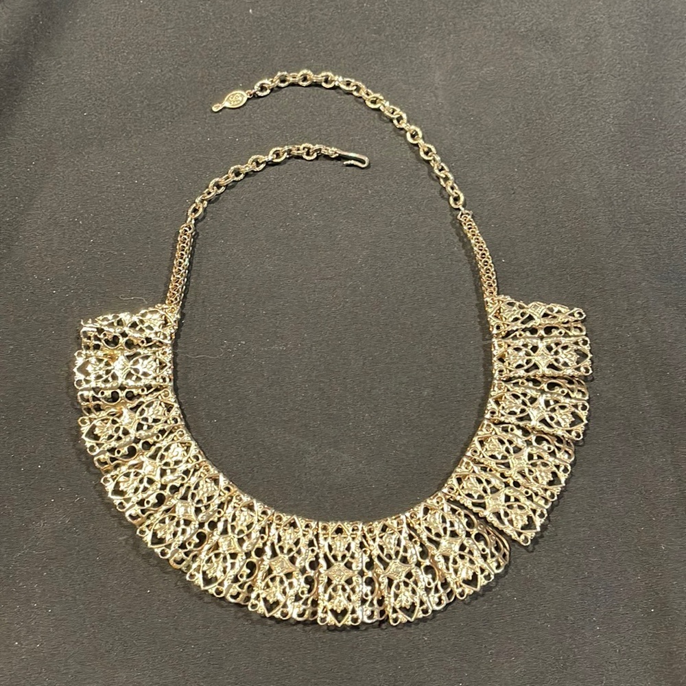 Vintage Sarah Coventry Gold Tone Cleopatra Necklace Chantilly Lace Egyptian